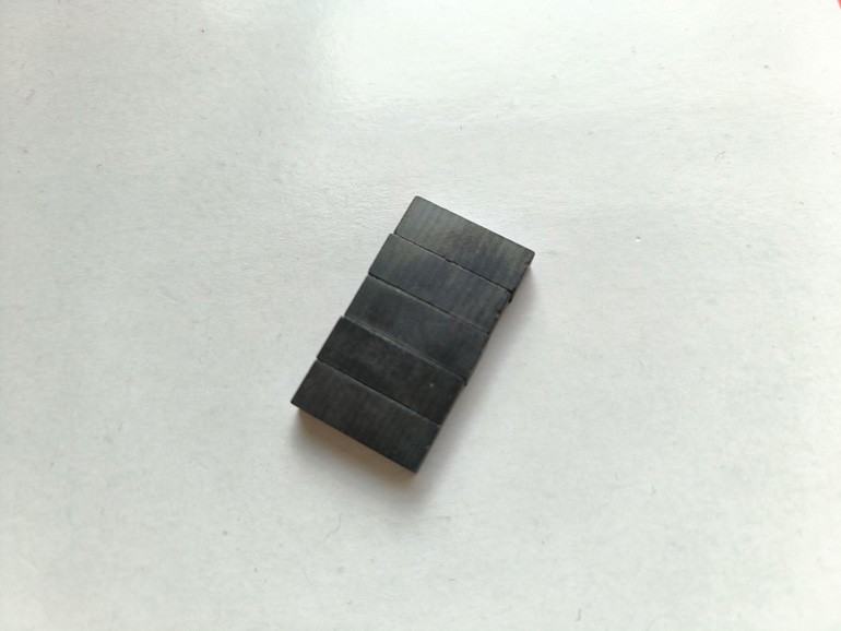 用于霍尔的铁氧体块状磁铁